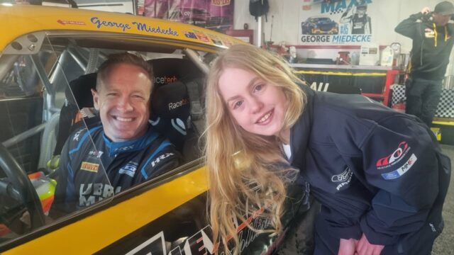 First practice about to begin, great snap George Miedecke and gorgeous daughts Eva to cheer him on, Go Dad❤️❤️